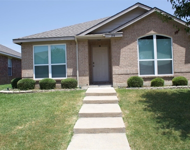 104 Cobblestone Drive - Photo Thumbnail 2