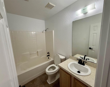 104 Cobblestone Drive - Photo Thumbnail 17