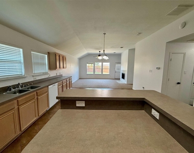 104 Cobblestone Drive - Photo Thumbnail 8