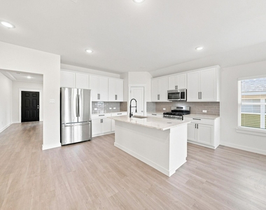 702 Woodford Way - Photo Thumbnail 5