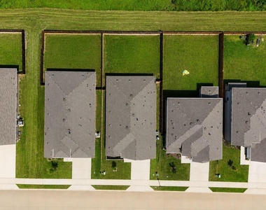 702 Woodford Way - Photo Thumbnail 21