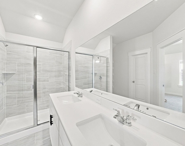 702 Woodford Way - Photo Thumbnail 8
