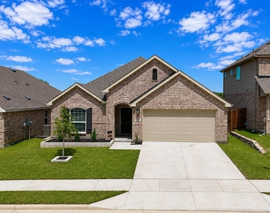 702 Woodford Way - Photo Thumbnail 1