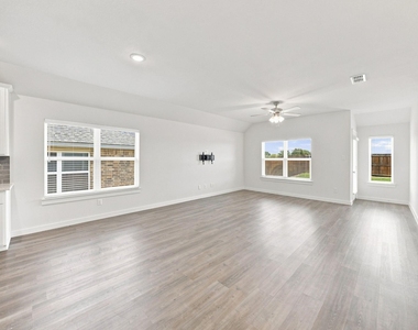 702 Woodford Way - Photo Thumbnail 7