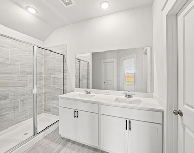 702 Woodford Way - Photo Thumbnail 9