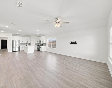 702 Woodford Way - Photo Thumbnail 12