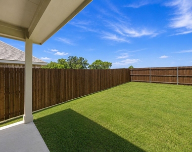 702 Woodford Way - Photo Thumbnail 17