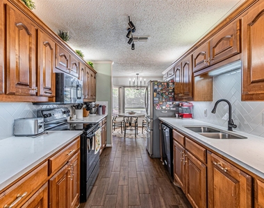 4117 Aragon Drive - Photo Thumbnail 11