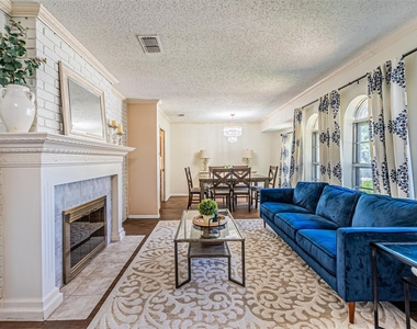 4117 Aragon Drive - Photo Thumbnail 2
