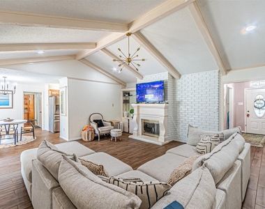 4117 Aragon Drive - Photo Thumbnail 6