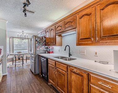 4117 Aragon Drive - Photo Thumbnail 12