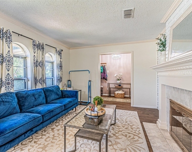 4117 Aragon Drive - Photo Thumbnail 3