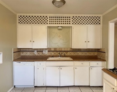 2225 N Shannon Street - Photo Thumbnail 3