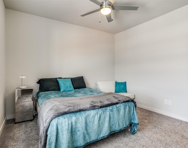 906 W Cannon Street - Photo Thumbnail 6
