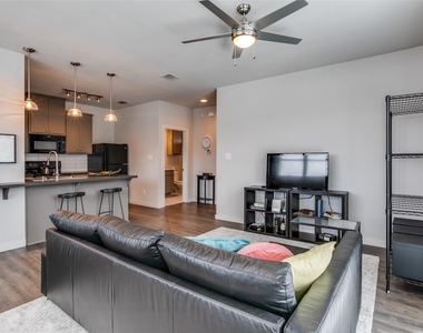 906 W Cannon Street - Photo Thumbnail 2