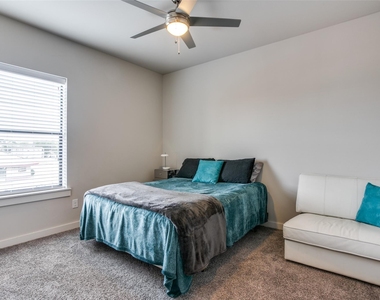 906 W Cannon Street - Photo Thumbnail 7