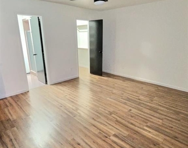316 Town Park Road - Photo Thumbnail 6