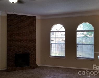 12511 Agate Lane - Photo Thumbnail 9