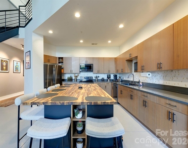 935 Westmere Avenue - Photo Thumbnail 11