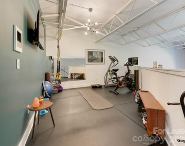 935 Westmere Avenue - Photo Thumbnail 40