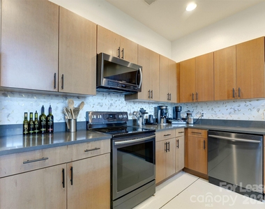 935 Westmere Avenue - Photo Thumbnail 14