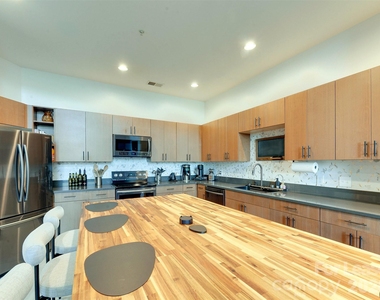 935 Westmere Avenue - Photo Thumbnail 16