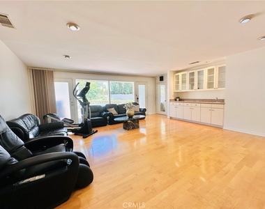 1558 Wembley Road - Photo Thumbnail 6