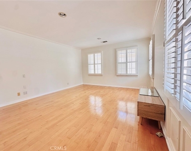 1558 Wembley Road - Photo Thumbnail 18
