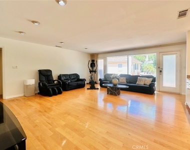1558 Wembley Road - Photo Thumbnail 5