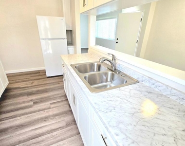 2976 Sherwin Avenue - Photo Thumbnail 6