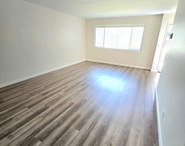 2976 Sherwin Avenue - Photo Thumbnail 12