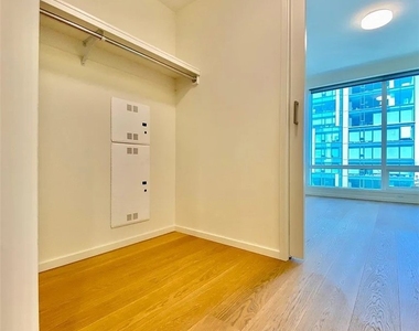 877 Francisco Street - Photo Thumbnail 14