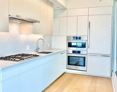 877 Francisco Street - Photo Thumbnail 10