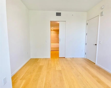 877 Francisco Street - Photo Thumbnail 13