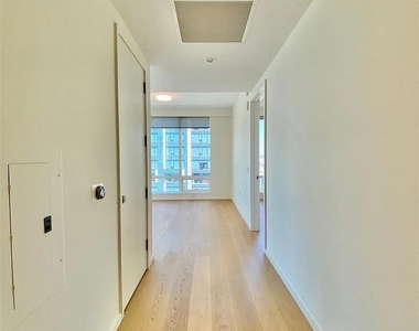 877 Francisco Street - Photo Thumbnail 8