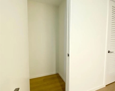 877 Francisco Street - Photo Thumbnail 20