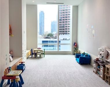 877 Francisco Street - Photo Thumbnail 35