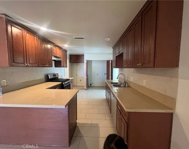 44558 Stanridge Avenue - Photo Thumbnail 2