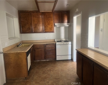 44302 Kirkland Avenue - Photo Thumbnail 2
