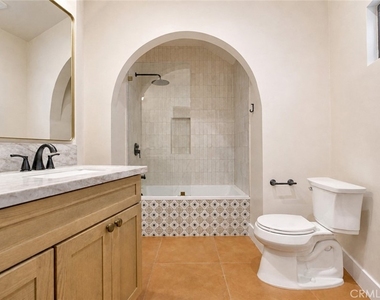 3434 Larissa - Photo Thumbnail 22