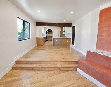 3434 Larissa - Photo Thumbnail 2