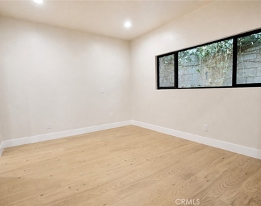 3434 Larissa - Photo Thumbnail 21