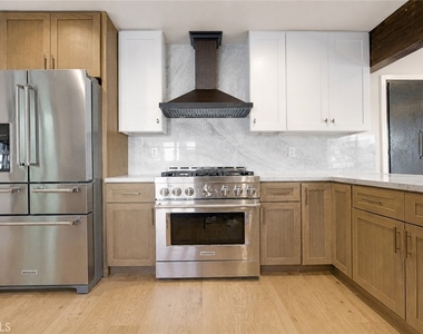 3434 Larissa - Photo Thumbnail 9