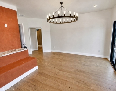 3434 Larissa - Photo Thumbnail 3