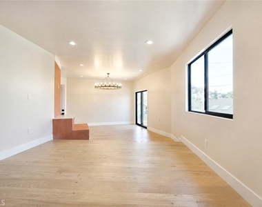 3434 Larissa - Photo Thumbnail 1