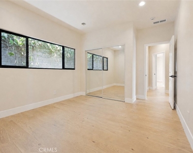 3434 Larissa - Photo Thumbnail 20