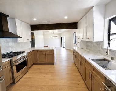3434 Larissa - Photo Thumbnail 8