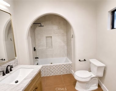 3434 Larissa - Photo Thumbnail 23
