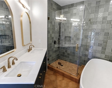 3434 Larissa - Photo Thumbnail 16