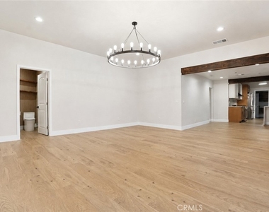 3432 Larissa - Photo Thumbnail 3